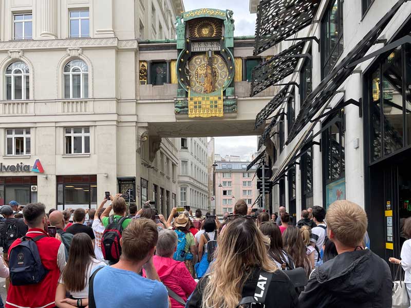 Sightseeing in Wien: Das macht sich die Abteilung Marketing, Vertrieb und Schulung zu nutze und zeigt den eigenen Kolleginnen und Kollegen aus Niederösterreich und Burgenland wie schön die Hauptstadt ist.